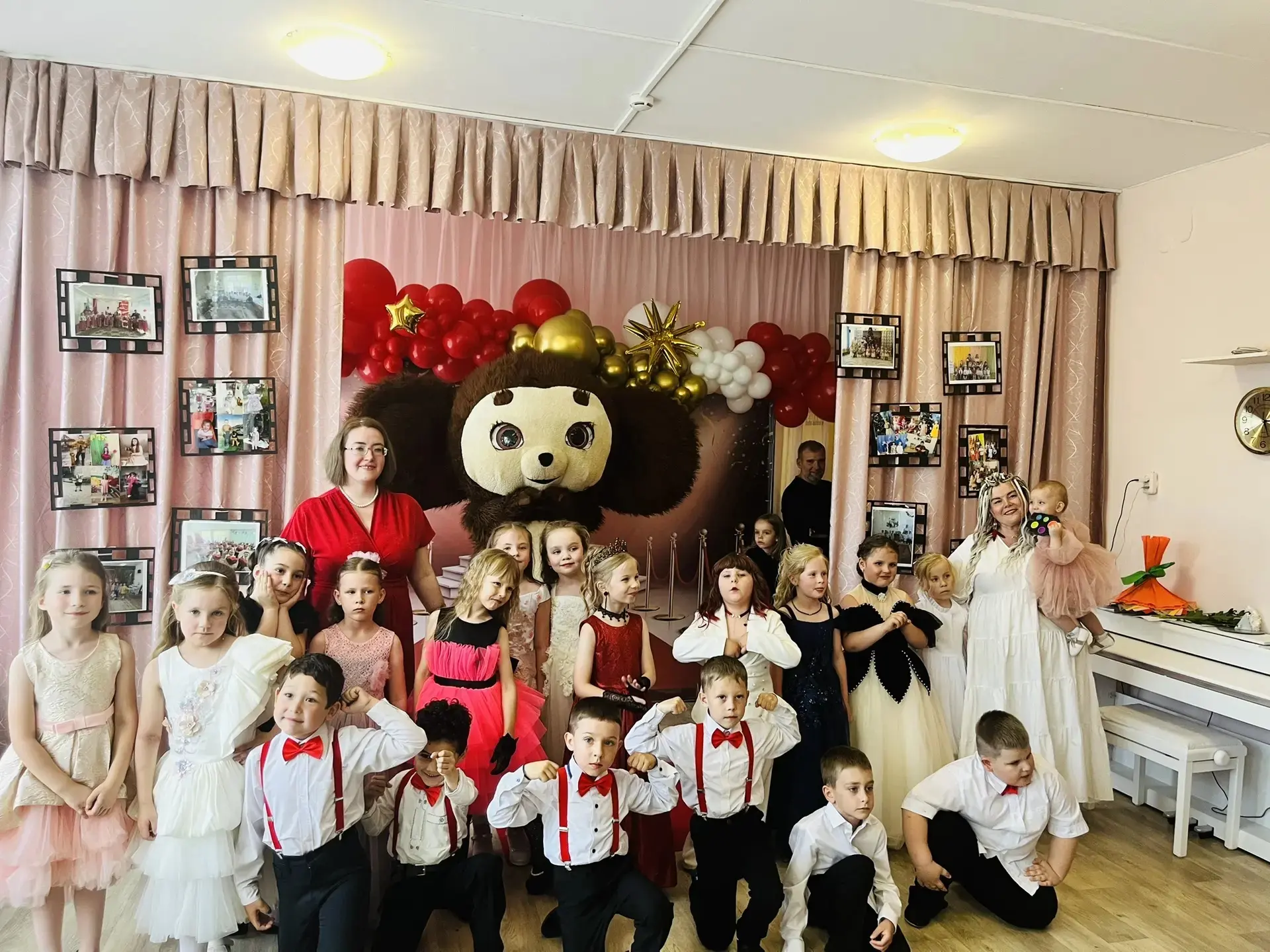 Выпускной — парад звёзд: когда детство делает шаг вперёд! 🎉