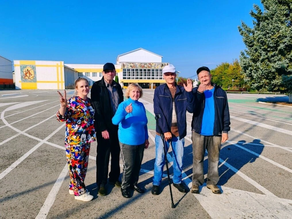 Сотрудники и жители нашего дома с удовольствием совершили прогулку 🚶‍♂️🚶‍♀️, и сделал...