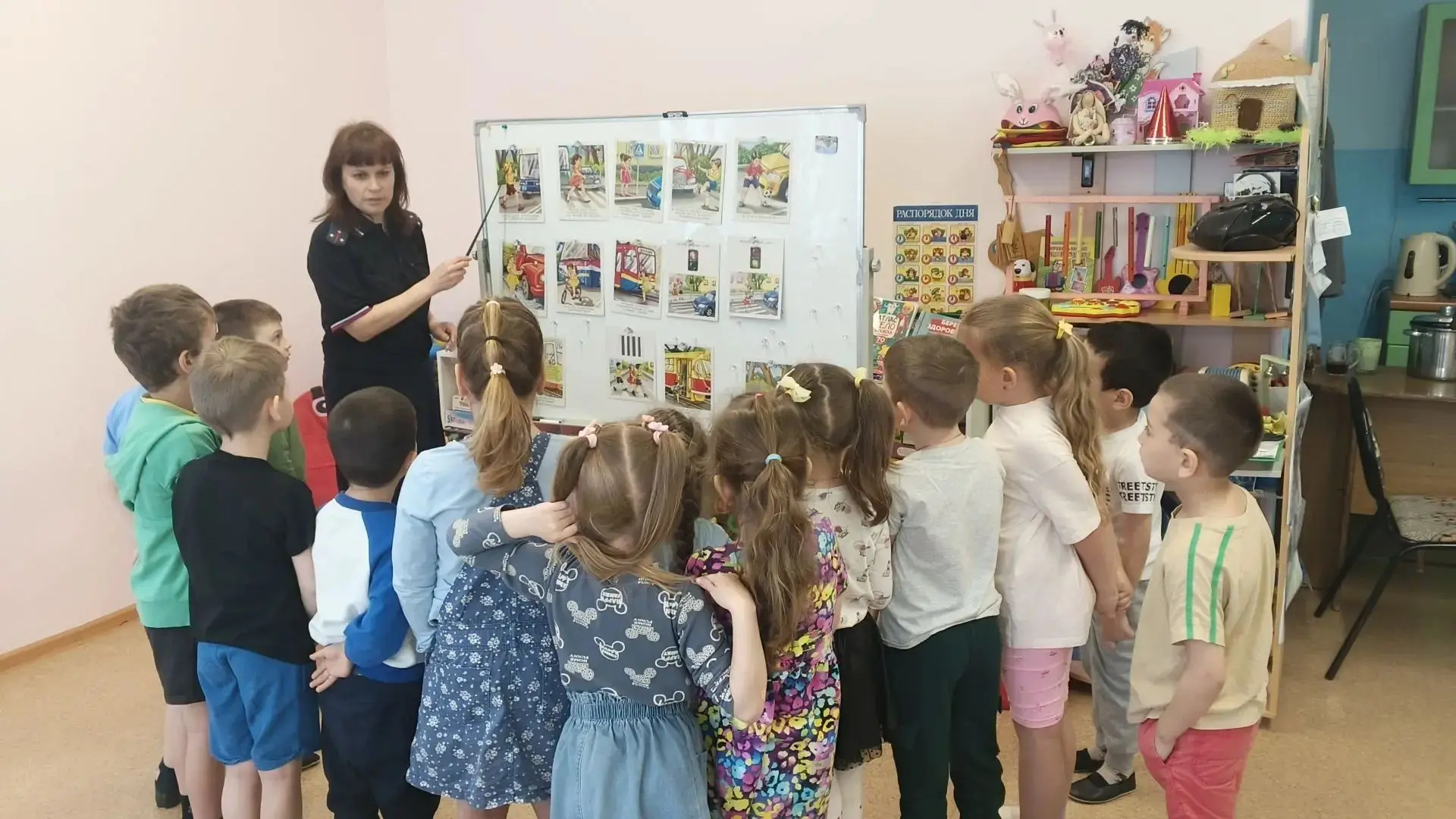 Сотрудники Госавтоинспекции г. Жигулевска встретились с воспитанниками детского сада «Красная шапочк