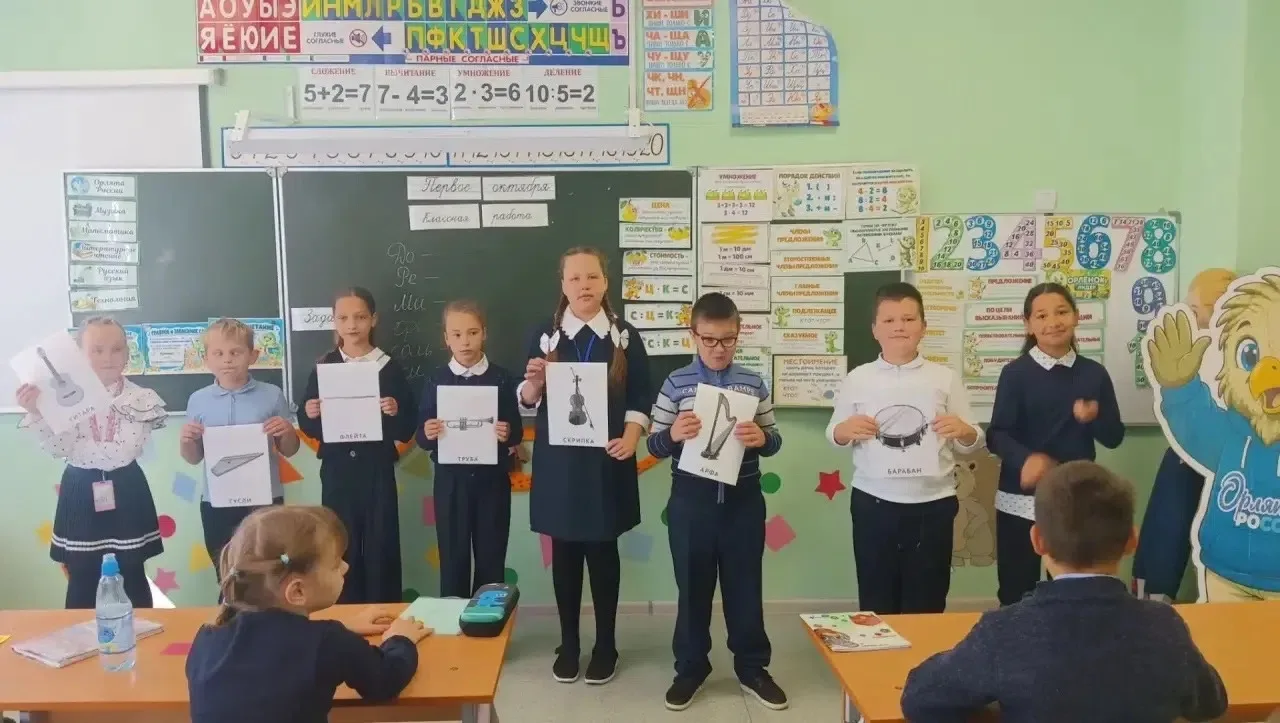 В международный день музыки в музыкальной викторине"Звуки вокруг нас»приняли участие уч...