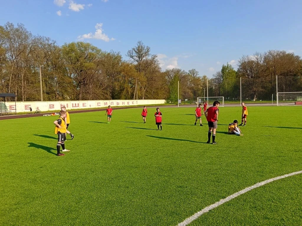 🏆 В Волоконовской ДЮСШ прошли соревнования по футболу, посвящённые 81-й годовщине Побе...