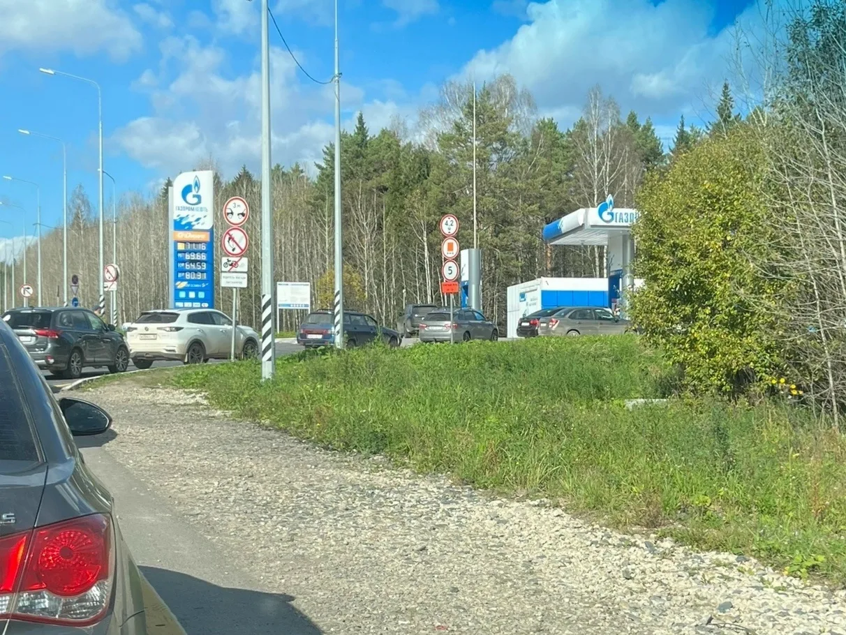 ⛽️ Ажиотажного спроса на топливо в России больше нет.
