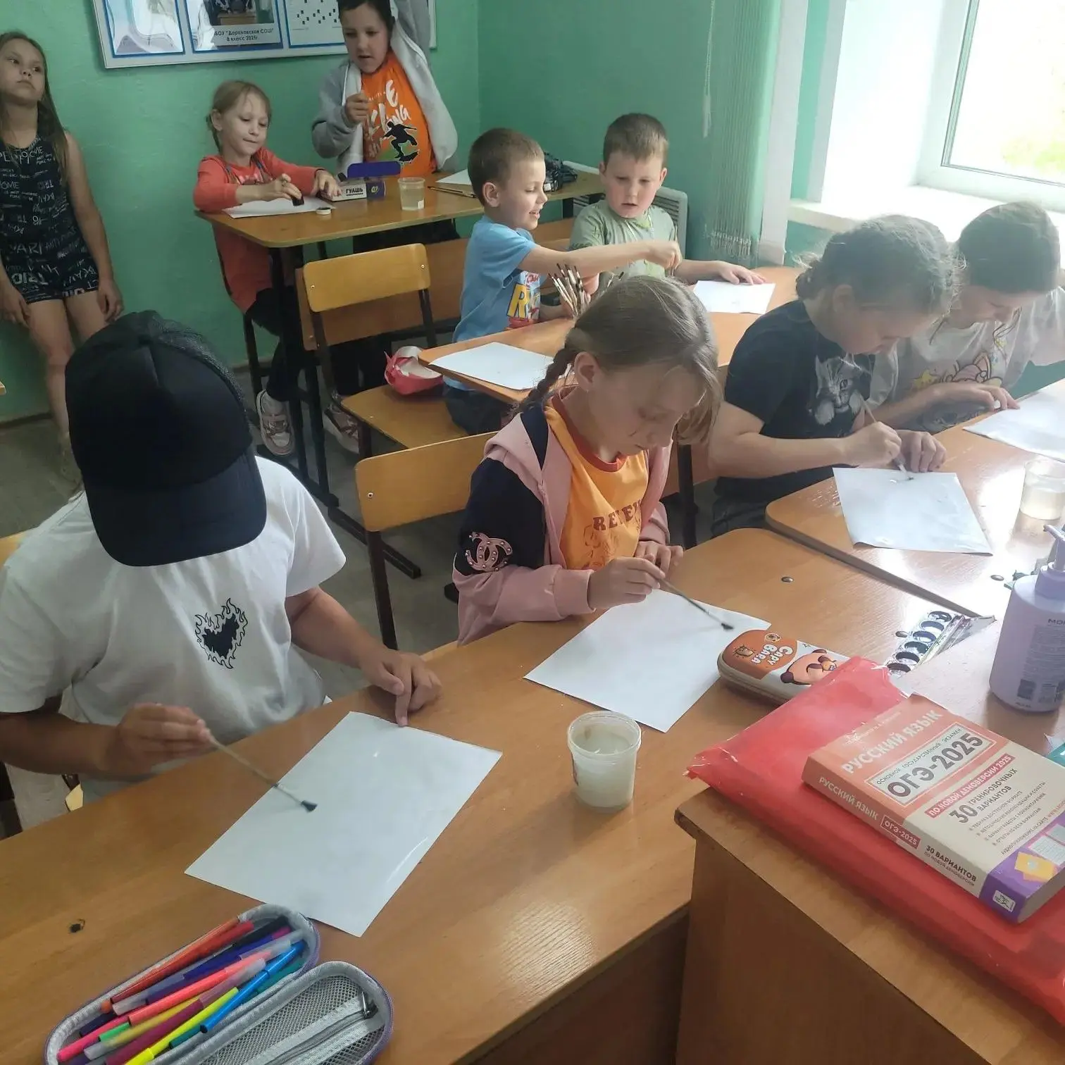 🎨В "ИЗОстудии" под руководством педагога дополнительного образования Назаровского районного Дома де