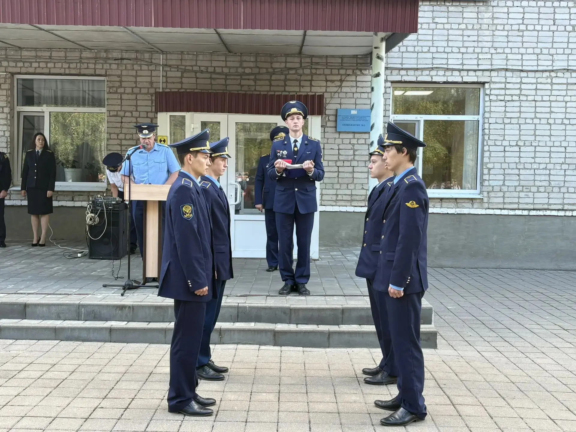 Новая учебная неделя традиционно началась с церемонии поднятия Государственного флага Р...