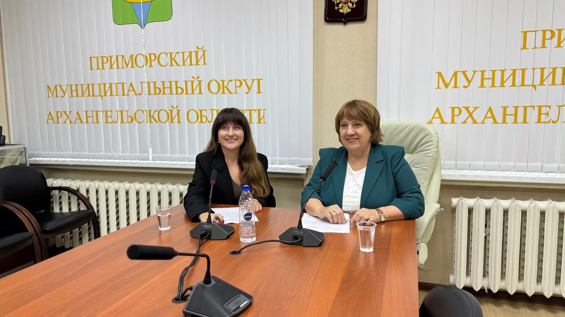 Глава Приморского округа Валентина Рудкина провела прямой эфир совместно с шеф редактор...