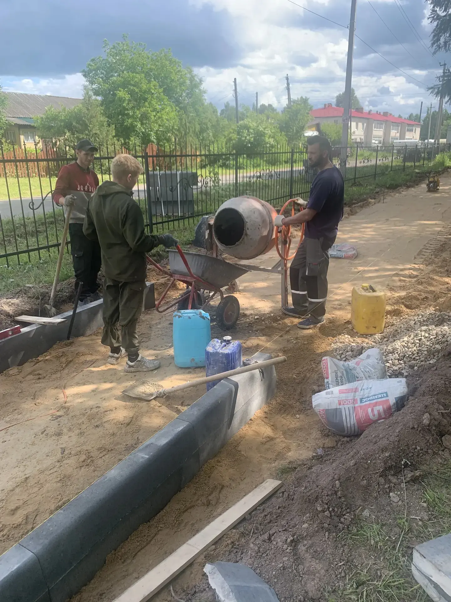 Текущие работы в парке Победы.
