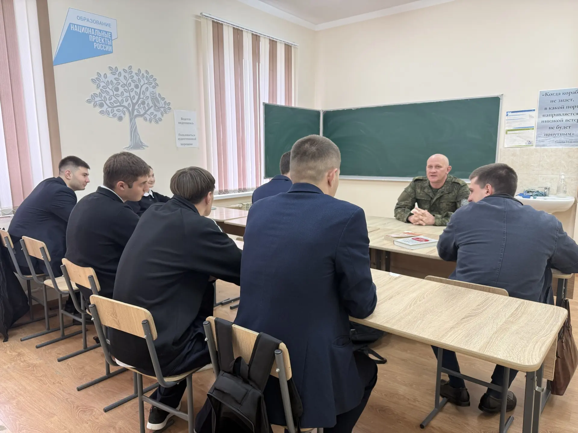 4 мая в школе прошла встреча представителей Пограничного управления ФСБ России с выпуск...