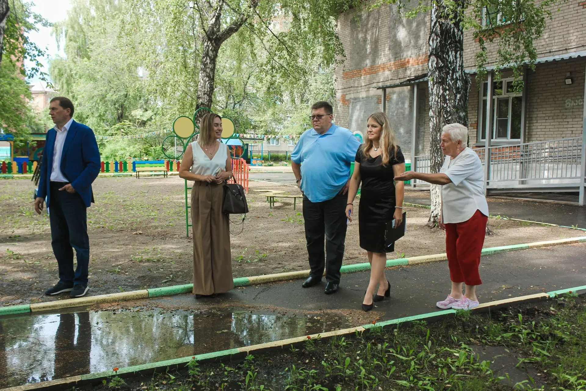 На территории  муниципального детского сада № 322, расположенном по улице Блюхера, сост...