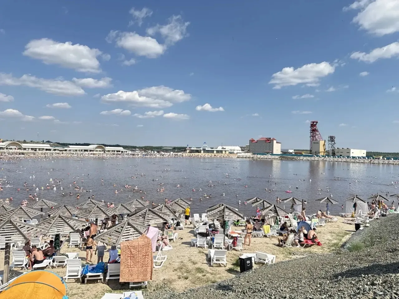 Озеро Развал в Соль-Илецке 4 июля 2026 года +30°C

Народ, как добрались-то? Как погодка Вам? Как с т
