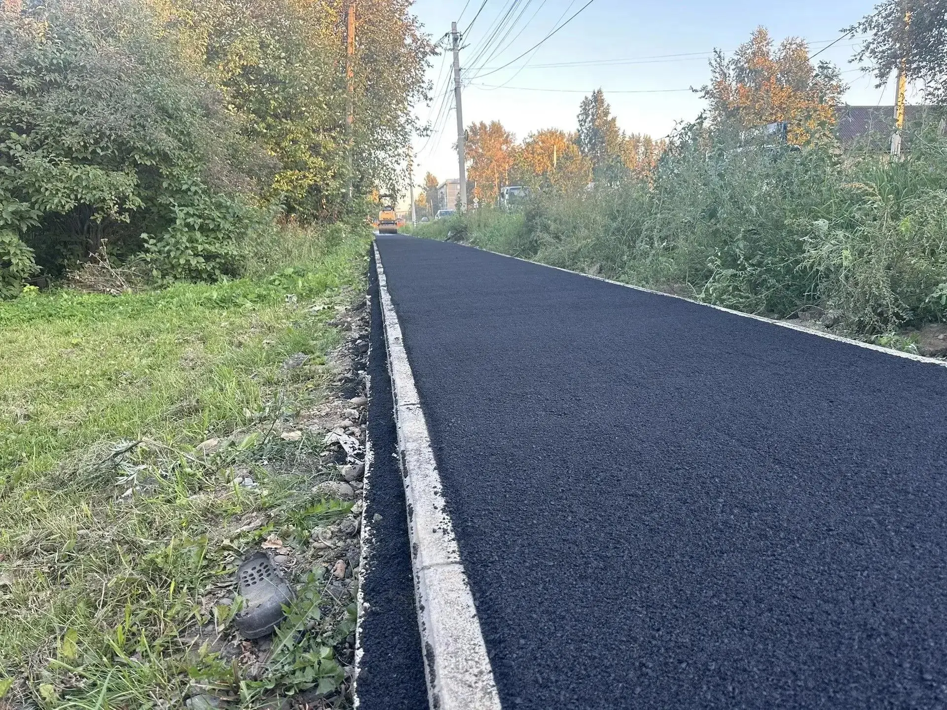 Сегодня в Тайшете асфальтировали тротуар по улице Ленина — от Пушкина до Пионерской.