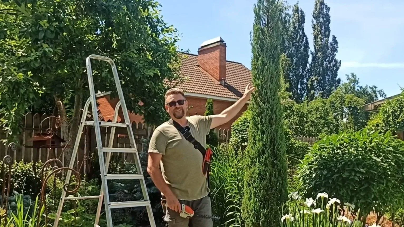 Вышло видео про стрижки в нашем саду.МК проводит Александр Высоконов👍 Посмотреть можно...