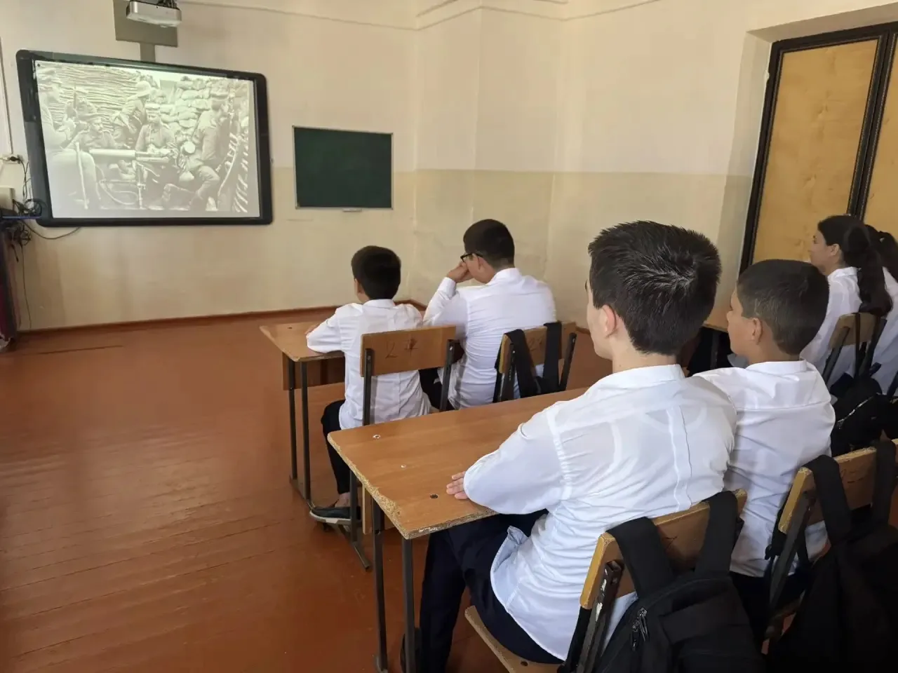 3 сентября в 8б классе прошел просмотр документального фильма, приуроченного к  Дню сол...