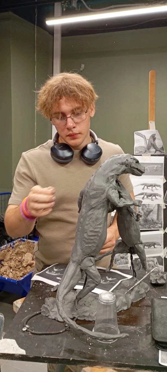 Гордимся нашими талантами! 🦖
 
✨Наш воспитанник Виталий Смоилов прямо сейчас покоряет творческие ве