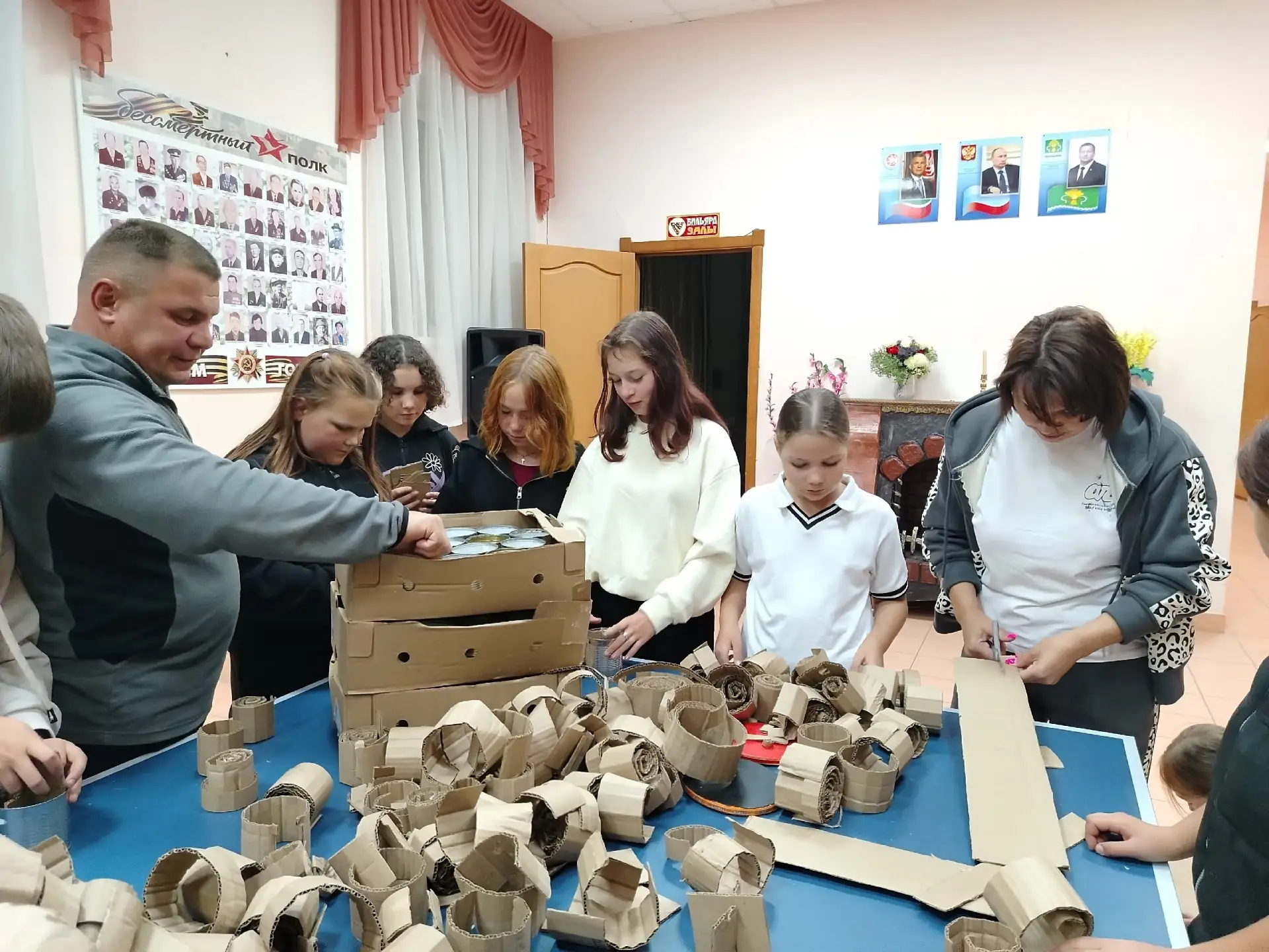 🕯️ В Нижнем Таканыше жители изготовили окопные свечи для военнослужащих