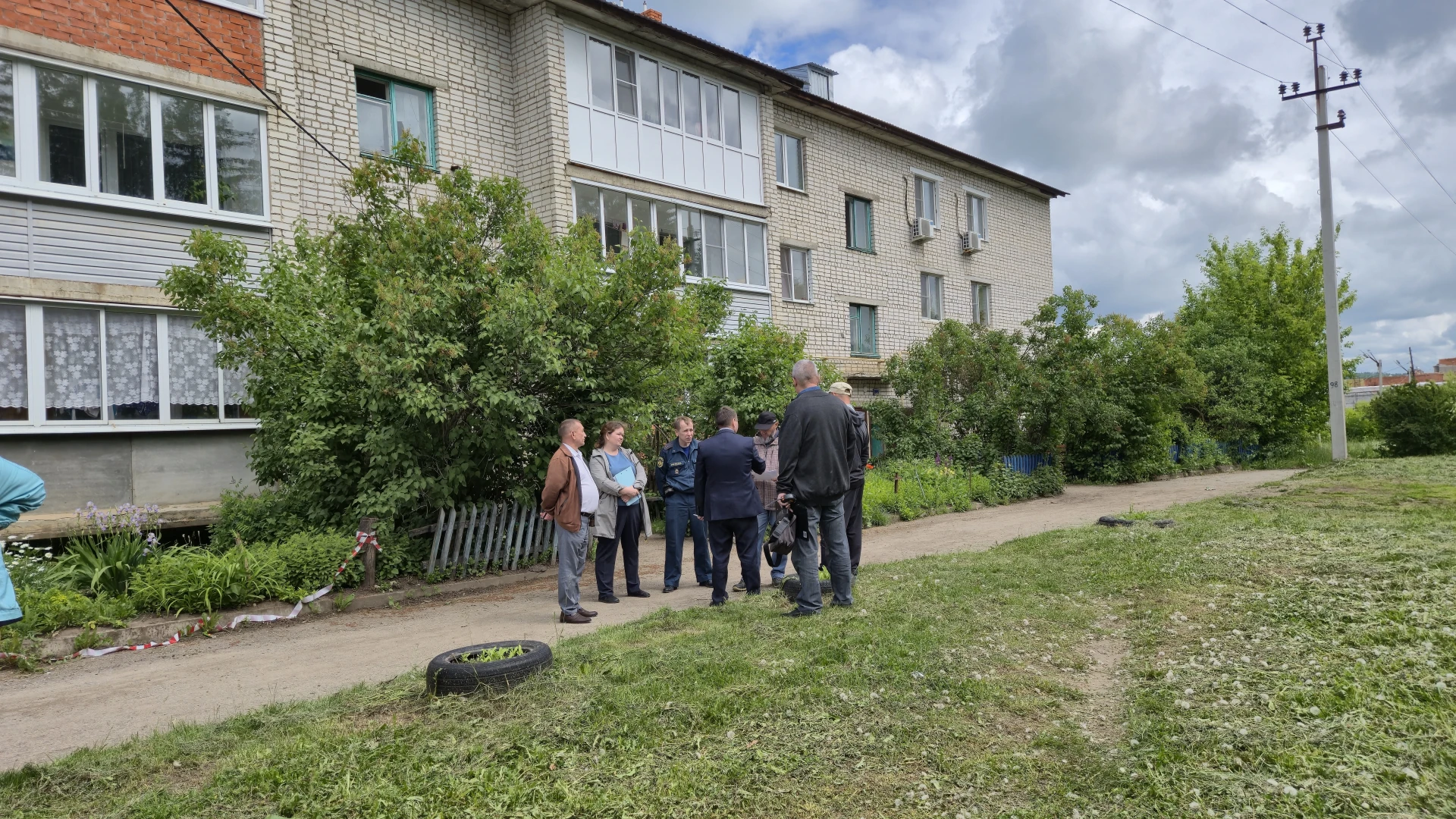 Представители Республиканского института развития строительства выехали на место взрыва...