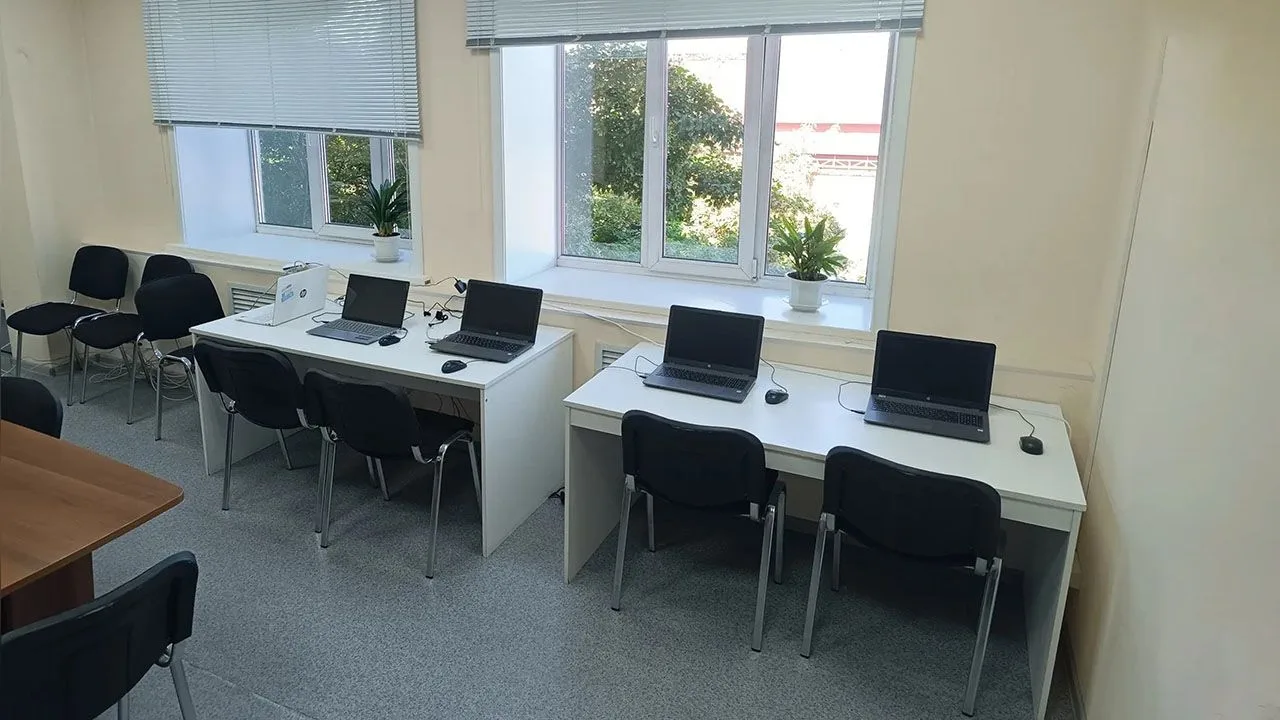 Запущена работа компьютерного класса аттестации по БДД в Иркутске

🔹 ФБУ «Росавтотранс» совместно с