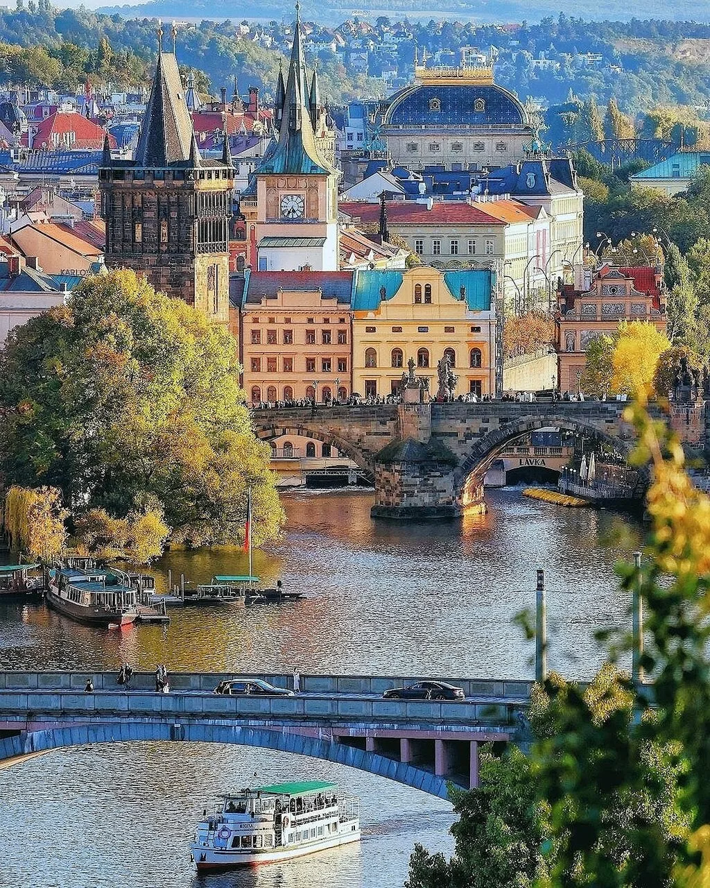 Чарующая Прага: там, где старинная готика переплетается с невероятным уютом.