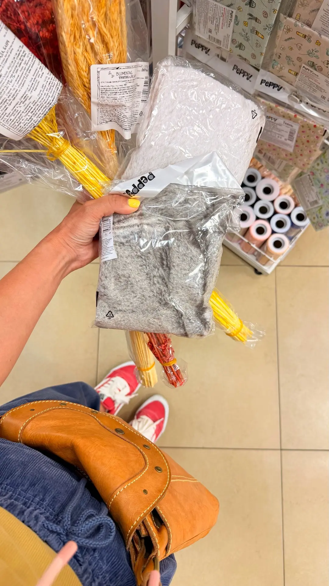Приехала — и почти сразу поехала в магазин за тканюшкой для новой задумки🧵✨