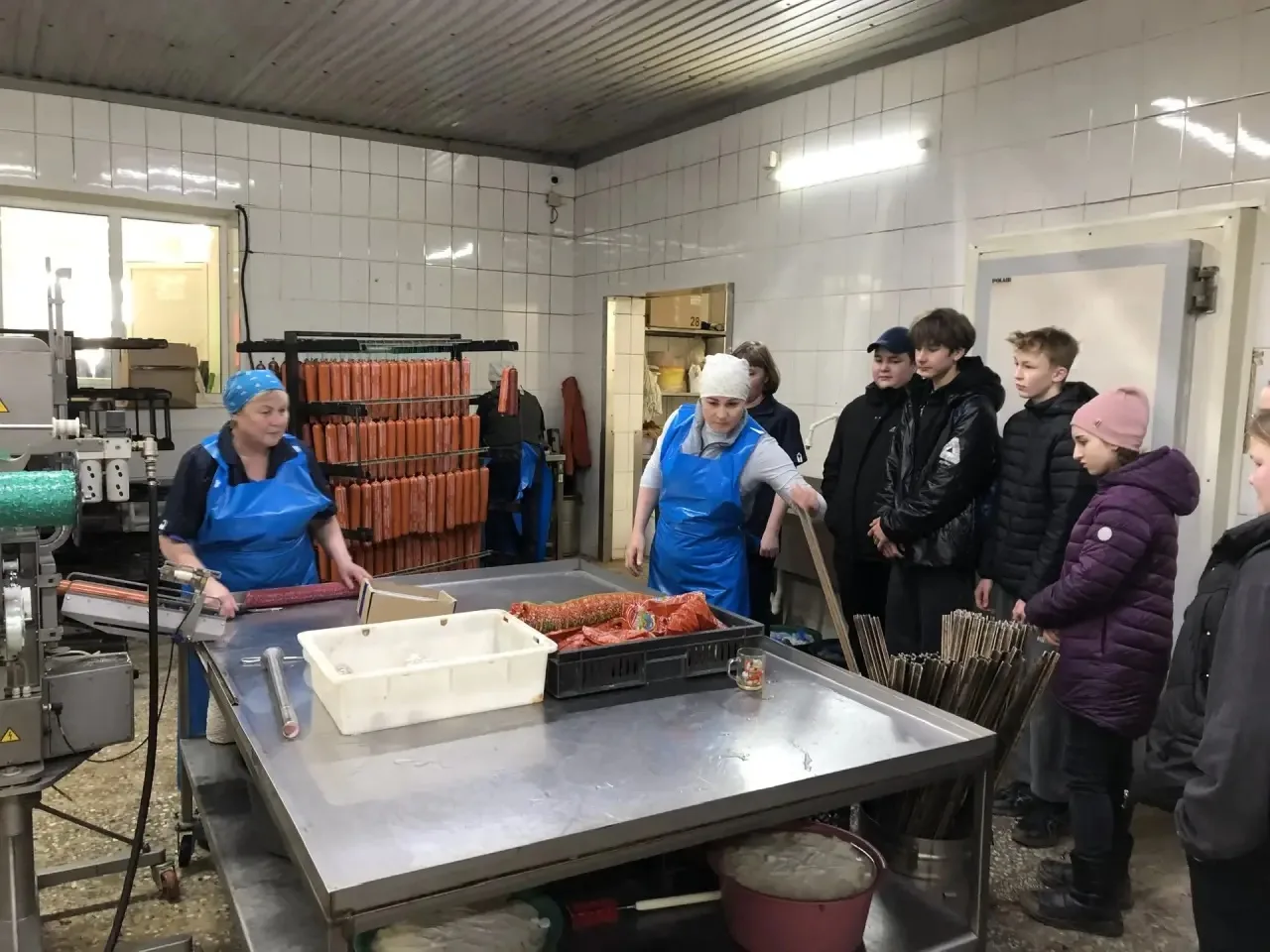 🌾 АгроСтарт: экскурсия на производство!

Учащиеся агрокласса Большеучинской школы совершили увлекат