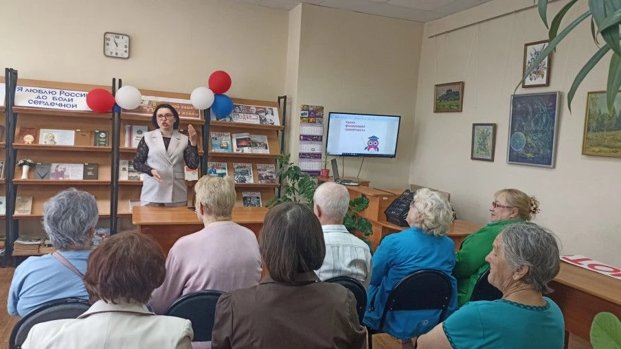Программа «Финансовый навигатор»
Представитель Альфа - Банка Ольга Власова провела в библиотеке обуч