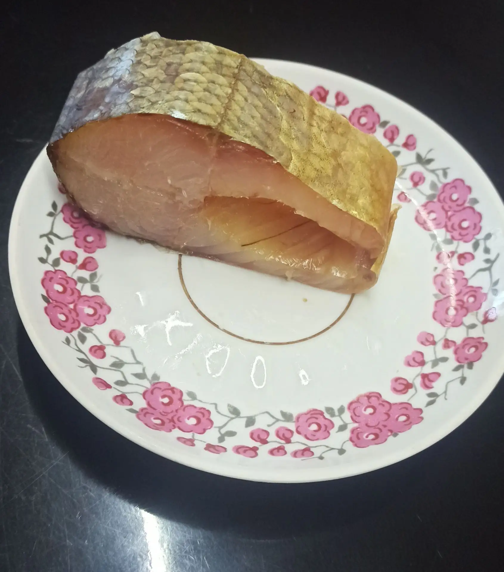Отличный омуль, слабосолëный, жирненький! Просто отпад башки! Не успела сфотать, послед...
