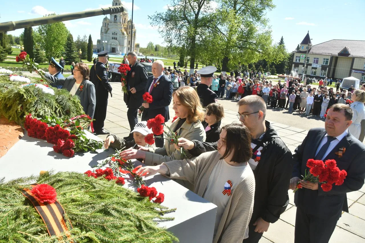 🎆9 мая — не просто дата в календаре. Это связь поколений, живая память о подвиге, кото...