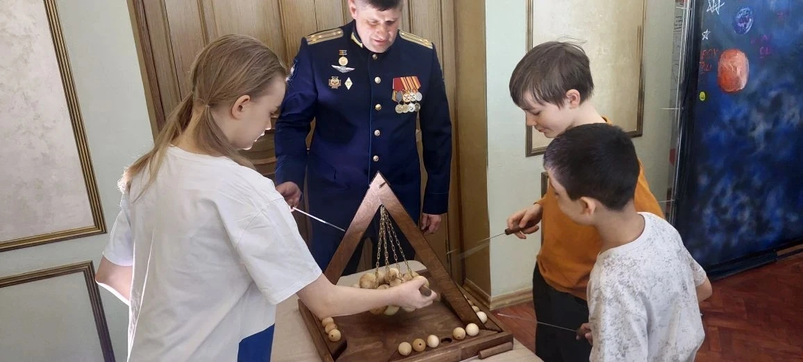 🚀 Будущее за теми, кто смотрит вверх!  В честь 65-летия первого полёта человека в космос и первой ро