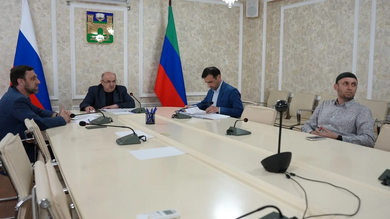 Администрация Хасавюрта приняла участие в совещании по учету берегоукрепительных сооружений  ⏺20 мая