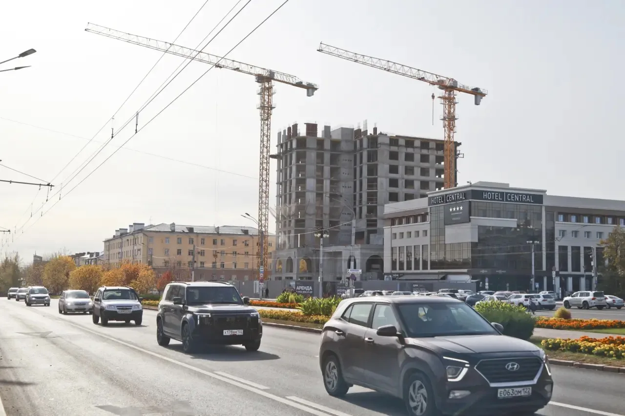 🏗 Новый ЦУМ в Барнауле растет не по дням, а по часам