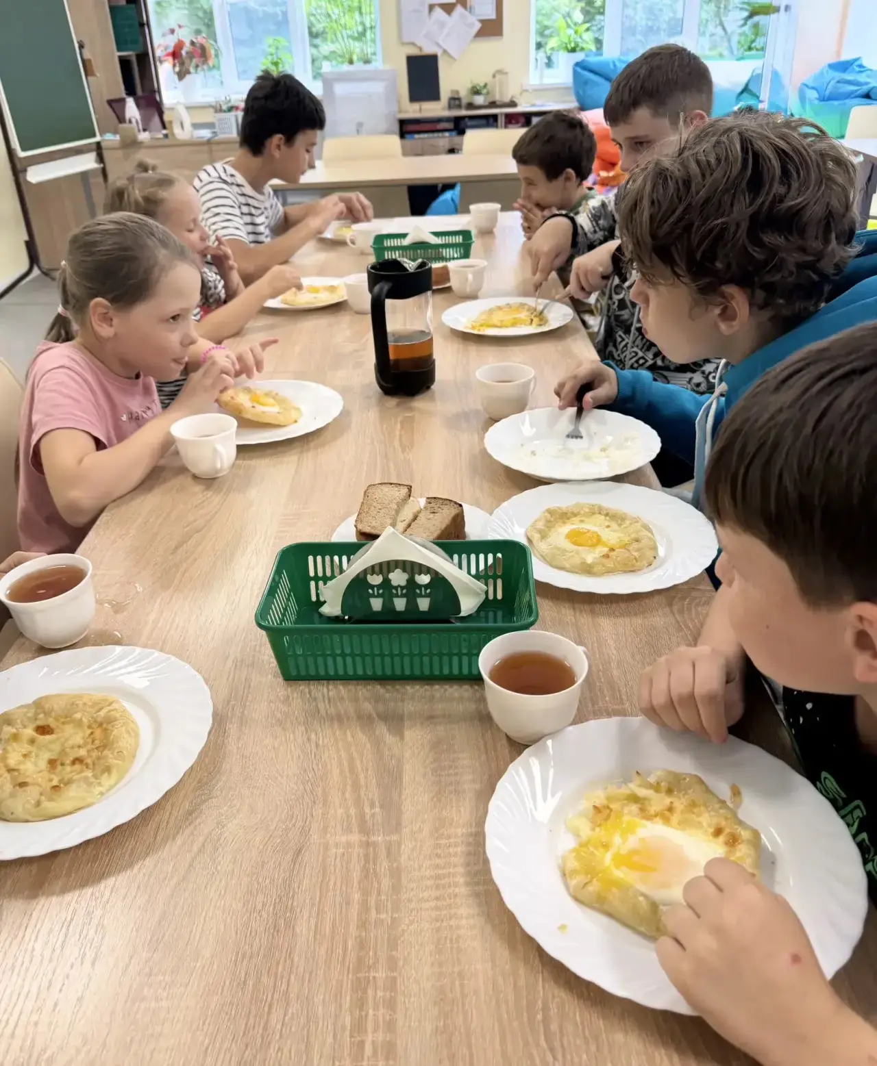 Ребята 👨‍🍳👩‍🍳 отделения дневного пребывания вновь надели фартучки и принялись готов...