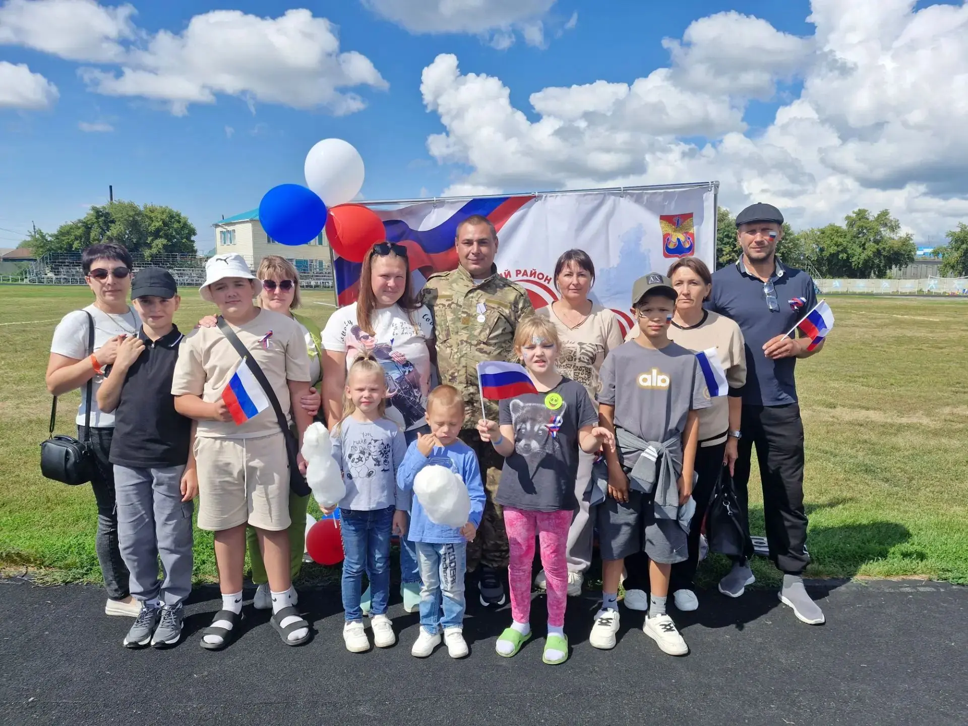 В Камне-на-Оби, на стадионе «Спартак» прошел межрайонный семейный фестиваль «СВОя семья...