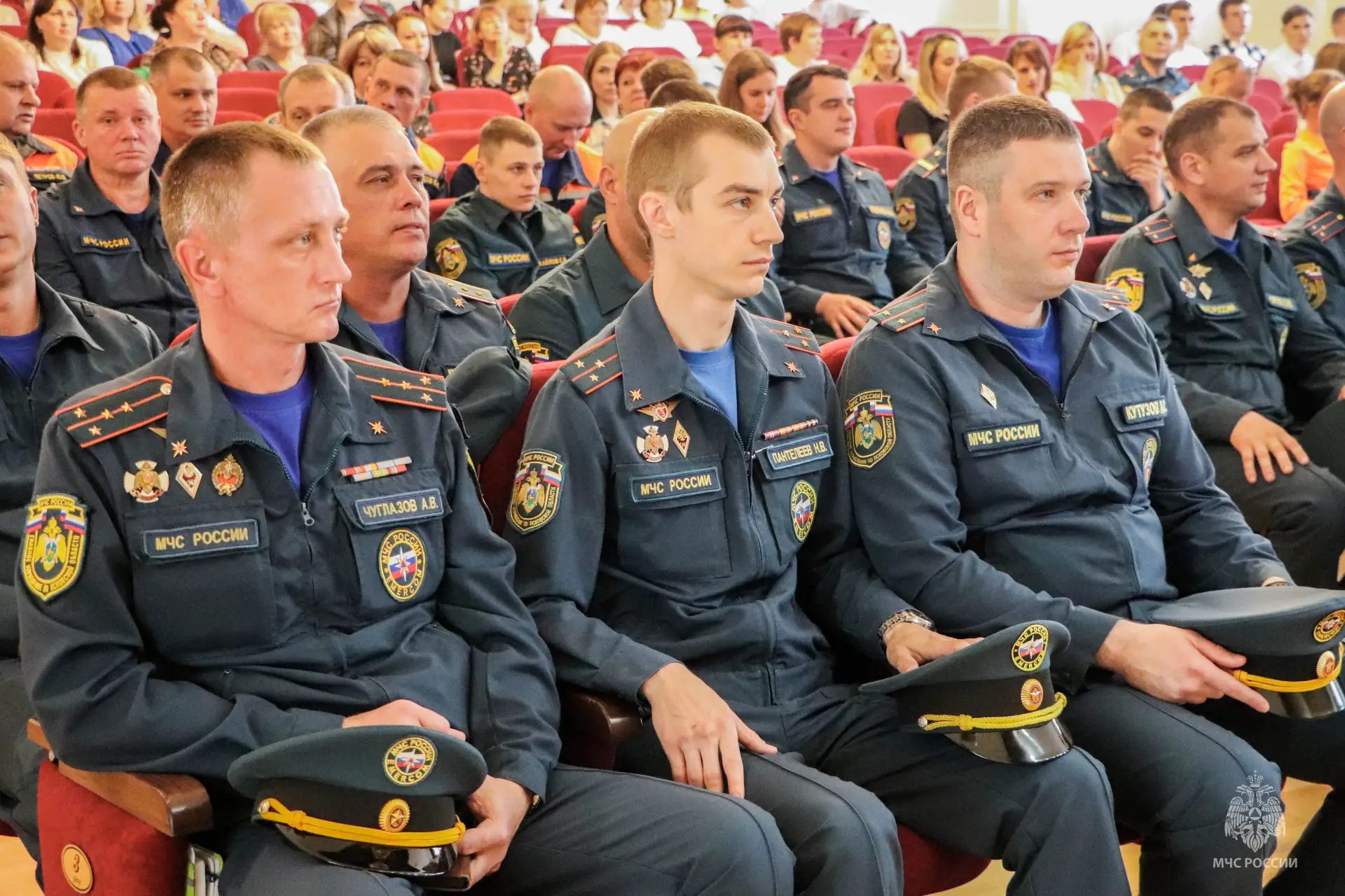Герои нашего времени: великолукские спасатели получили награды ко Дню России🇷🇺