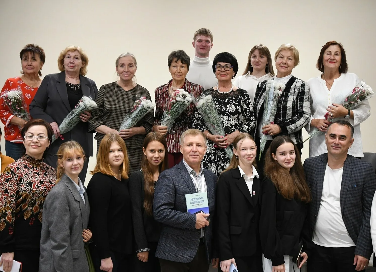 От 30 учеников до почти 500: Ладушкинской школе — 80 лет