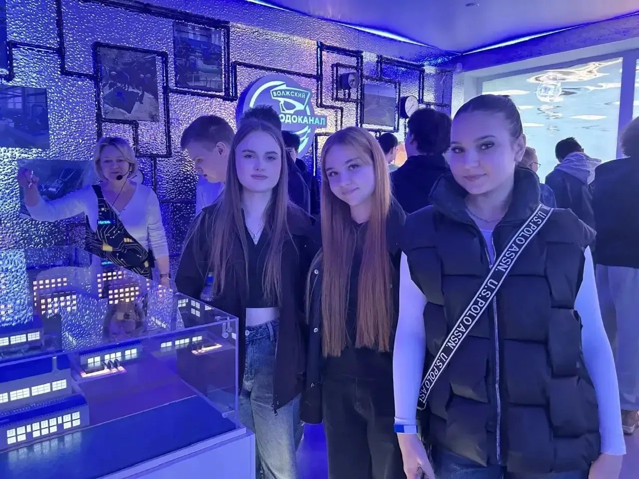 ⚡️ Физика в действии: 9В и 9Д открыли для себя «Тесла‑парк»! ⚡️  17 апреля ученики 9В и 9Д классов п