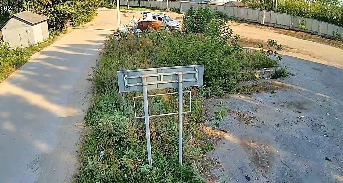 Камеры снова поймали водителей, которые выбрасывали мусор у контейнерных площадок