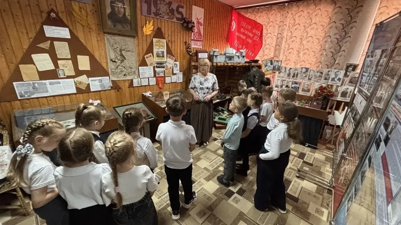 🏛 В Международный день музеев в нашей школе прошли тематические экскурсии для первоклассников!
Ребя