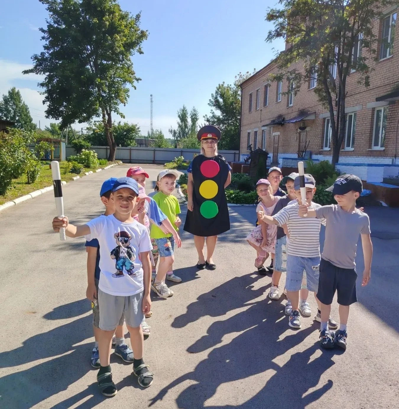 🚦Три глаза, сто друзей и море веселья: как мы отметили День рождения Светофора.🚦