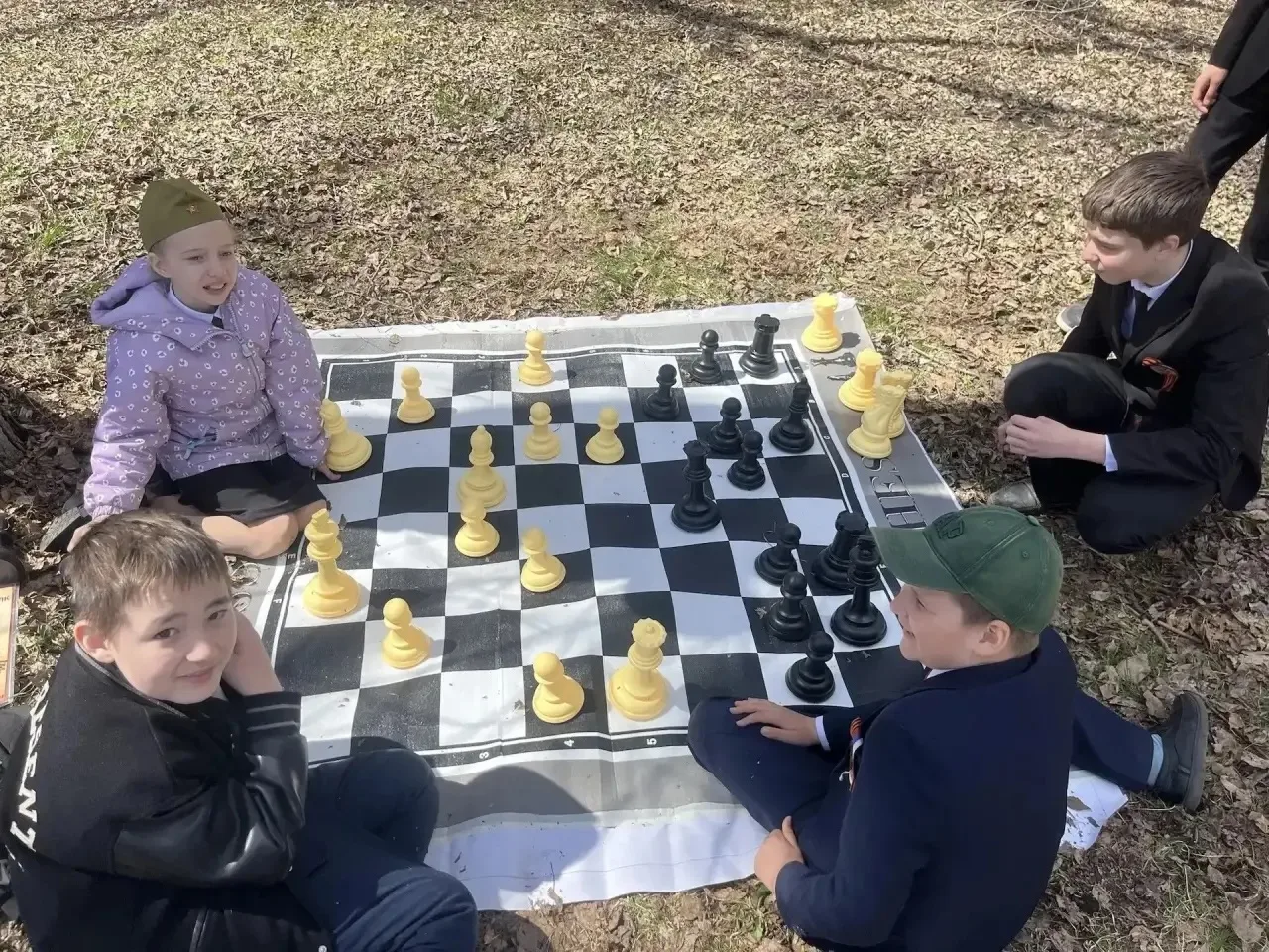 🕊В честь празднования Дня Победы в МОУ ЦО «Открытие» состоялась патриотическая программа для учащихс