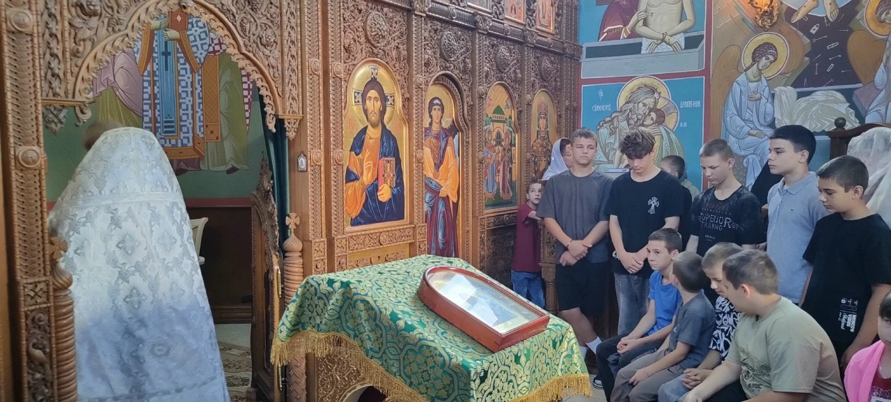 В субботу воспитанники Луганского детского дома пришли в храм, чтобы приступить к Таинс...