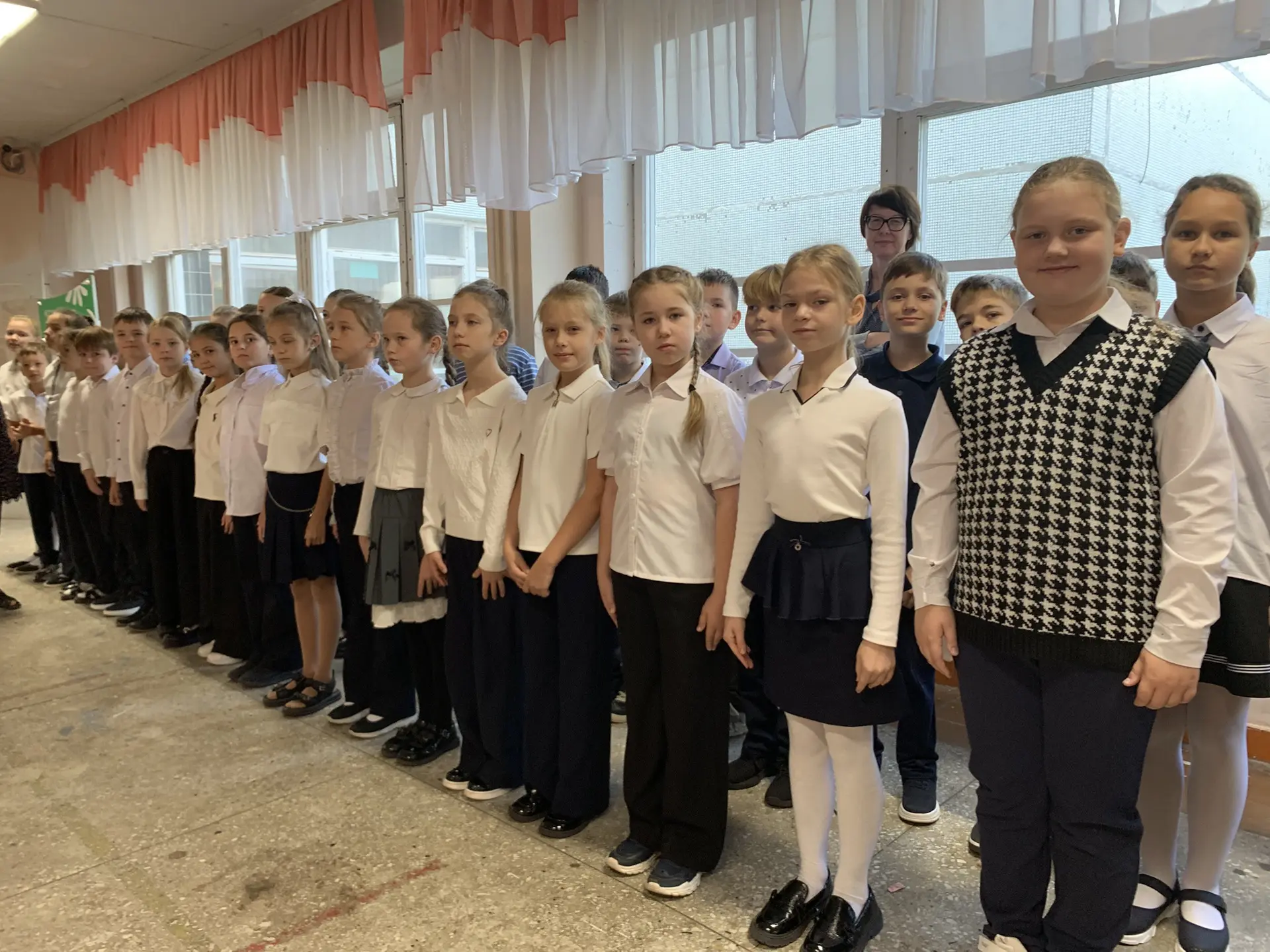 Утро понедельника 14 сентября - новая неделя началась с традиционной линейки, посвященн...