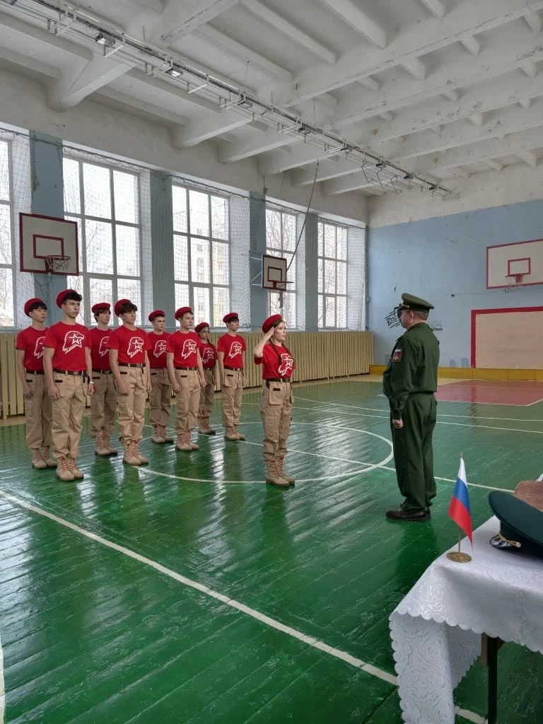 Отряд Юнармейцев Гимназии сегодня участвовали в смотре строя и песни "Отечества славные сыны" в Комс