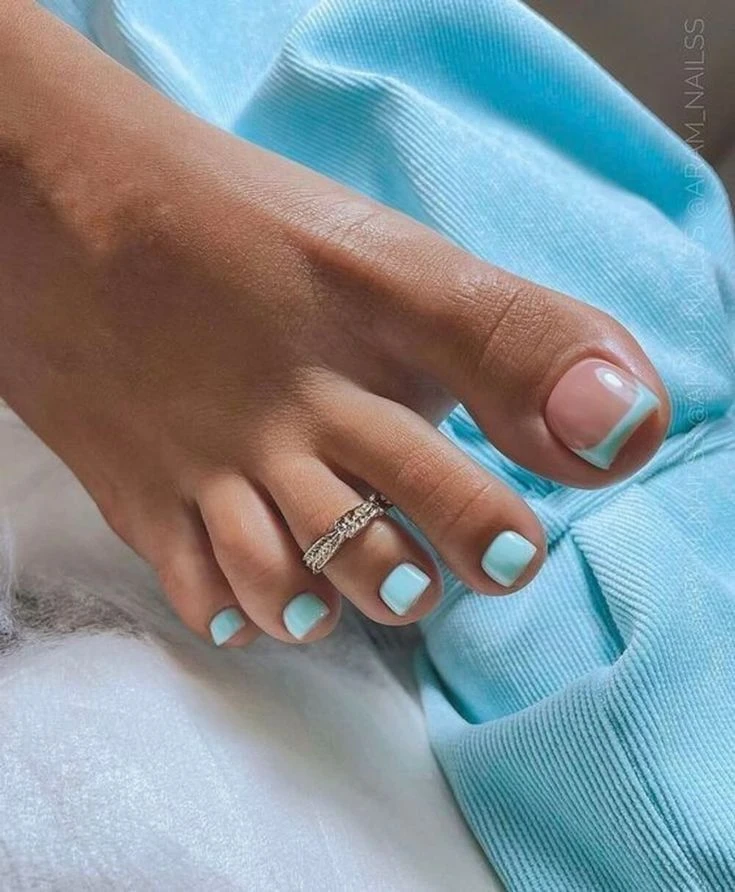 🩵💍 Свежесть и нежность: Нетипичный френч в небесно-голубых оттенках и аккуратное колечко — минимал