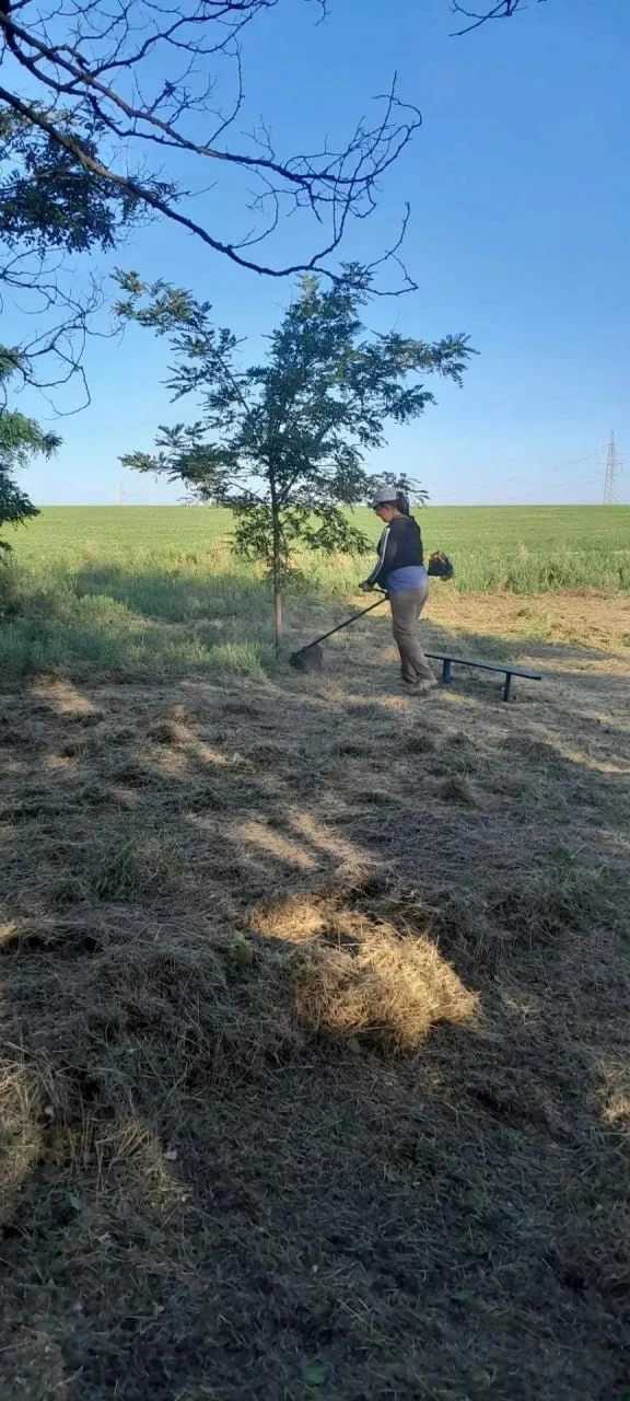 В Володарском округе навели порядок на месте захоронения павших советских солдат в годы...