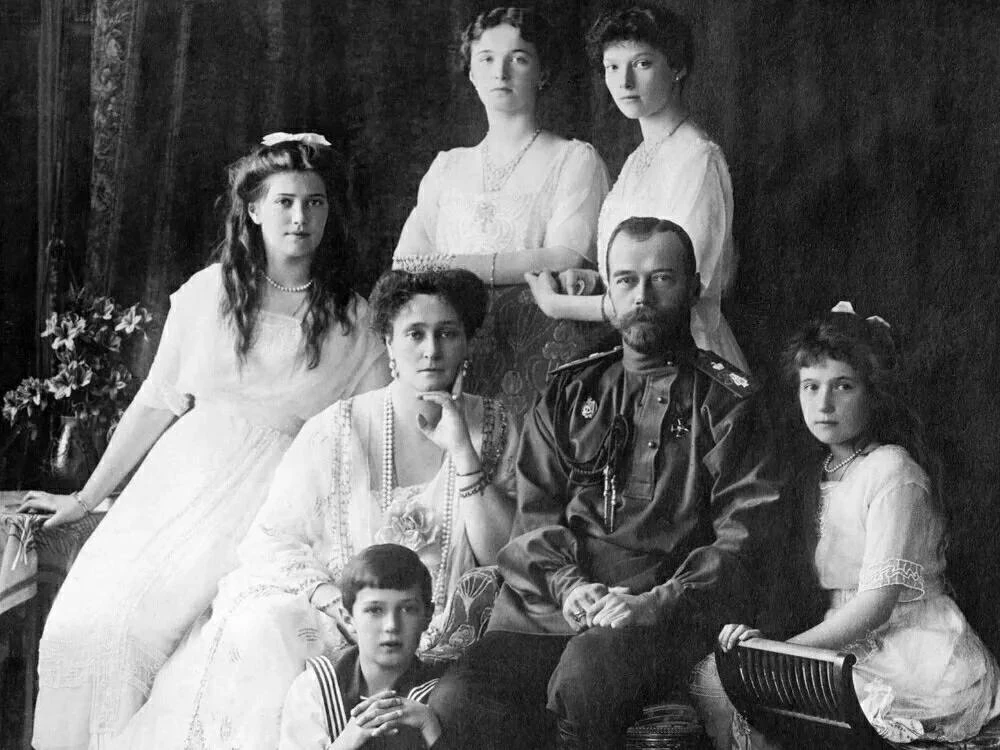 🩵 Величаем вас, святии Царственнии страстотерпцы, и чтим честная страдания ваша, яже за Христа прет