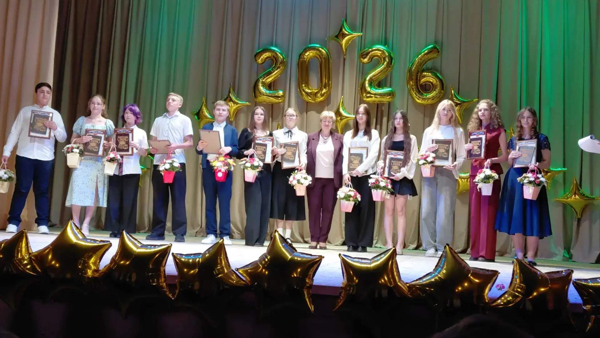 🎉 Сегодня в Доме культуры города Жукова состоялось торжественное чествование выпускников! 🌟

Горяч