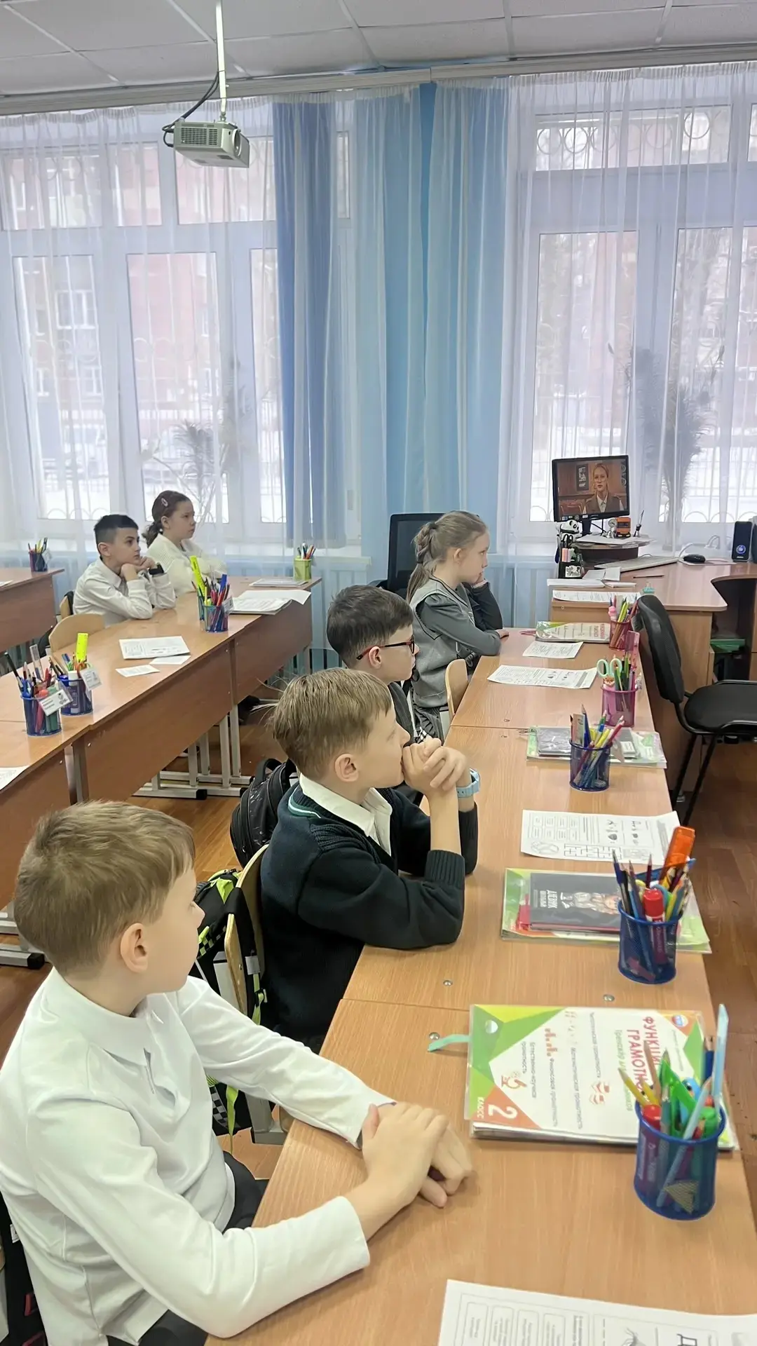 🔊«Разговоры о важном»  ✅9 февраля в школе №11 прошли традиционные «Разговоры о важном». Тема урока: 