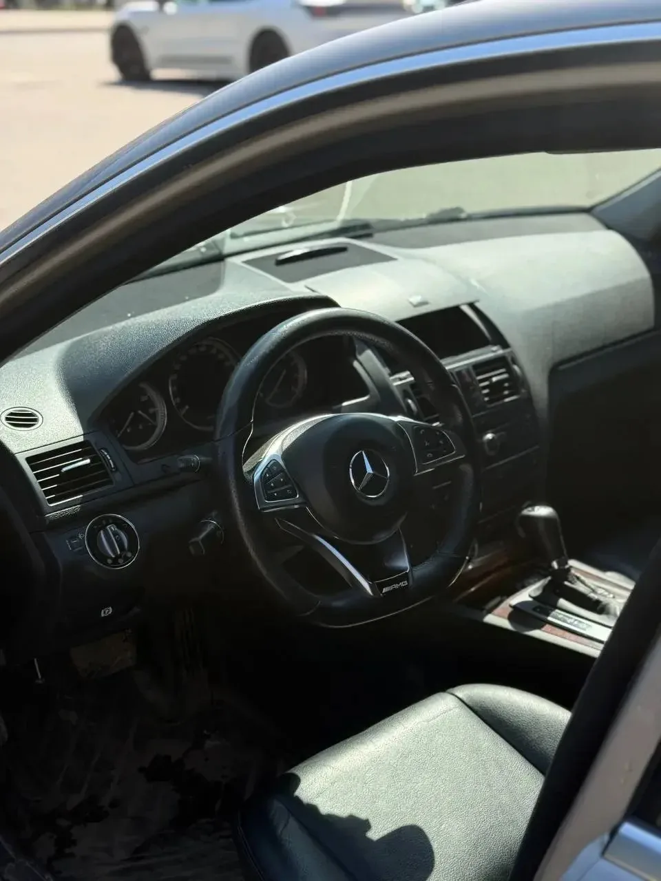 Mercedes Benz С-klass  3.5 АКПП 2007 год   До рестайлинг Надежный 272 3.5 мотор Стоит новый AMG руль