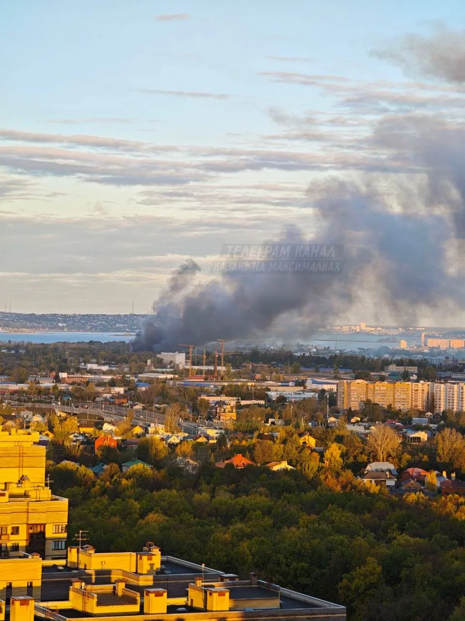 Склад разгорелся утром на Магистральной в Казани.