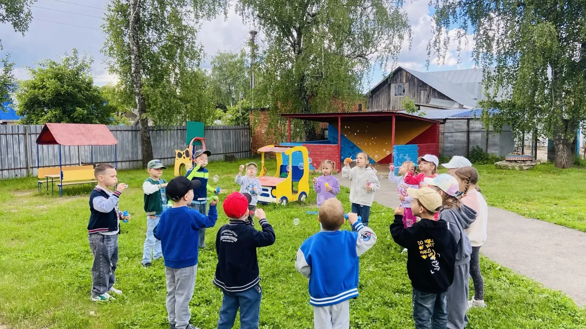 1.06.2026г. в нашем детском саду прошел "День защиты детей". Игры, спортивные упражнения, рисование 