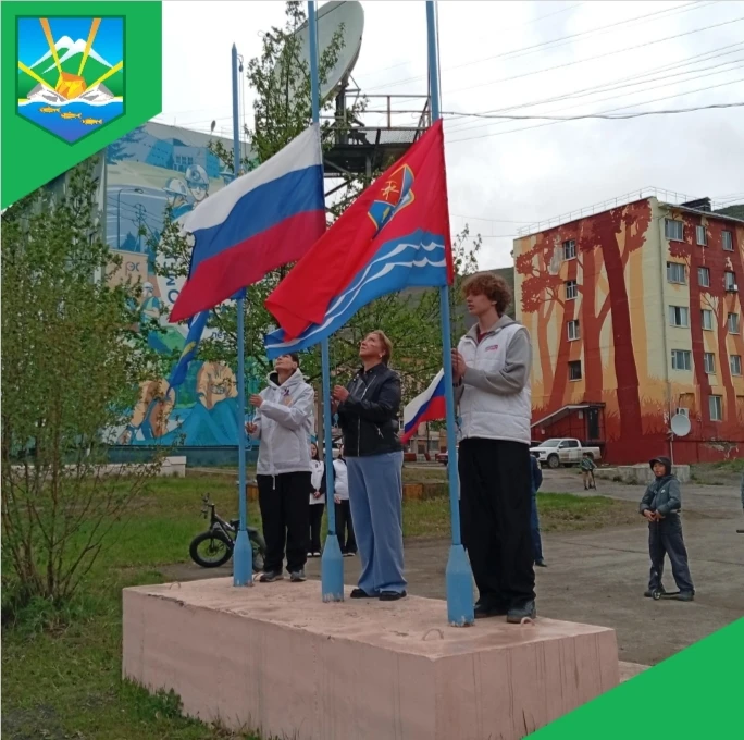 День России в Омсукчане отметили несмотря на непогоду: пасмурное небо и мелкий дождь не смогли удерж